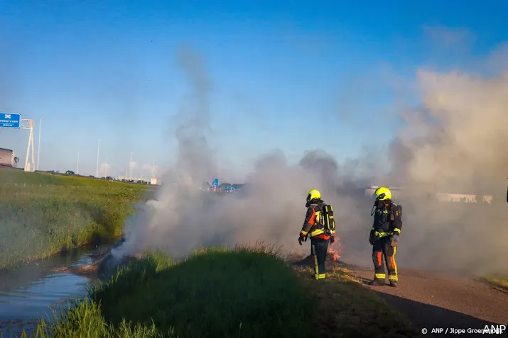 brandweer noemt protestbranden gevaarlijk voor iedereen