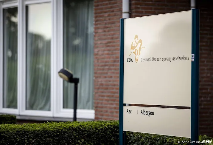 coa krijgt boete voor weghalen planken bij asielhotel albergen