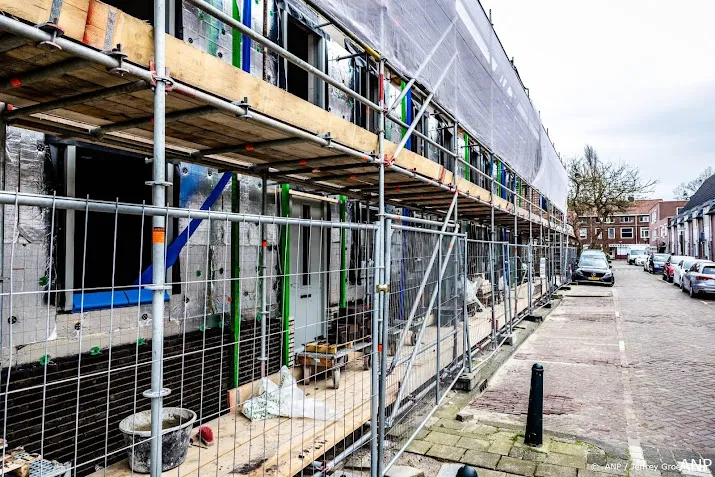 corporaties en bouwers bieden aan snel 10 000 woningen te bouwen