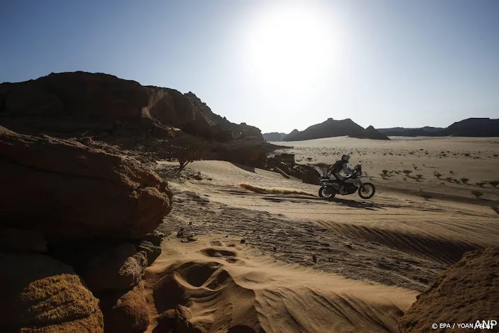 dagzege benavides bij motoren in lange proef dakar rally