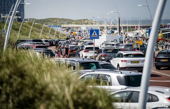 den haag kom niet met de auto naar het strand