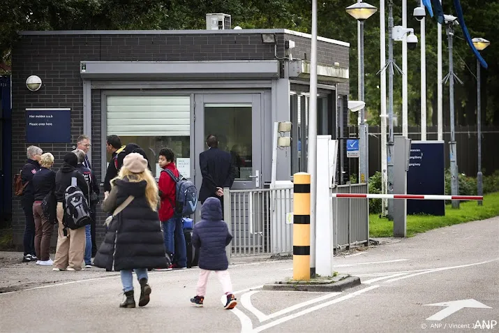 den haag regelt spoedopvang om zeer acute situatie ter apel