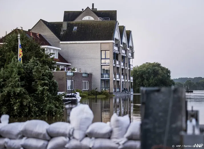 dijkexperts gaan inspecties uitvoeren in limburg