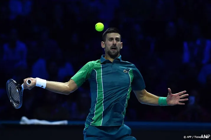 djokovic wint na partij van drie uur van rune bij atp finals