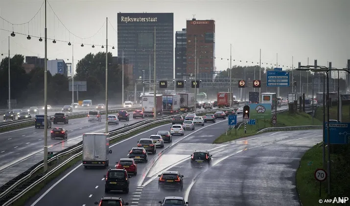 drukke spits verwacht op a28 bij amersfoort door gat in de weg