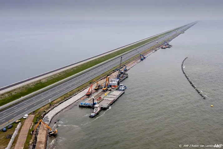 duiker overleden bij werkzaamheden afsluitdijk