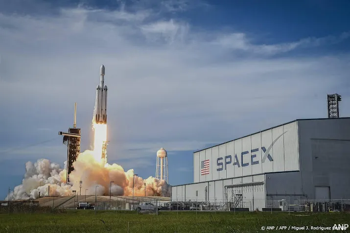 elon musk wil hoofdkantoren spacex en x verplaatsen naar texas