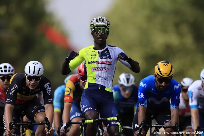 eritreeer girmay sprint in turijn naar zege in derde touretappe