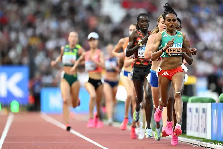 ethiopische tsegay loopt wereldrecord op 5000 meter