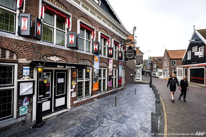 forum valt ook in bolwerk edam volendam van de troon