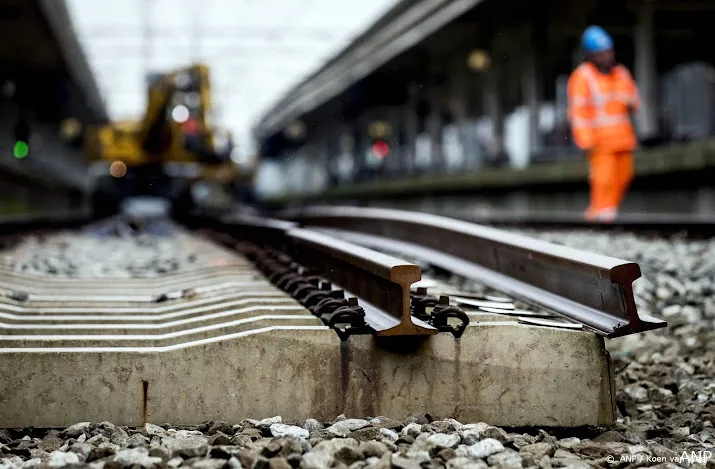 geen treinen tussen nijmegen en den bosch door breuk spoorstaaf