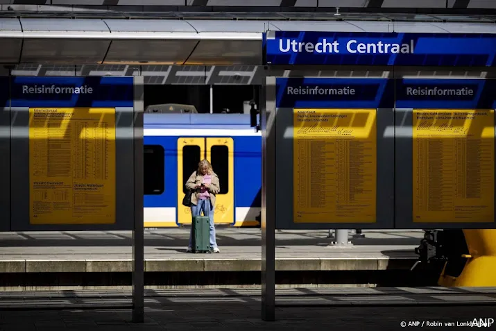 geen treinen van en naar utrecht centraal door storing