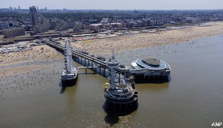 gemeente den haag krijgt braillepluim voor gedichten op de pier