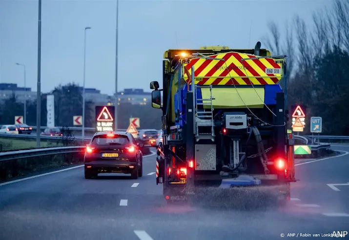 gladheid zorgt tijdens ochtendspits niet voor grote problemen