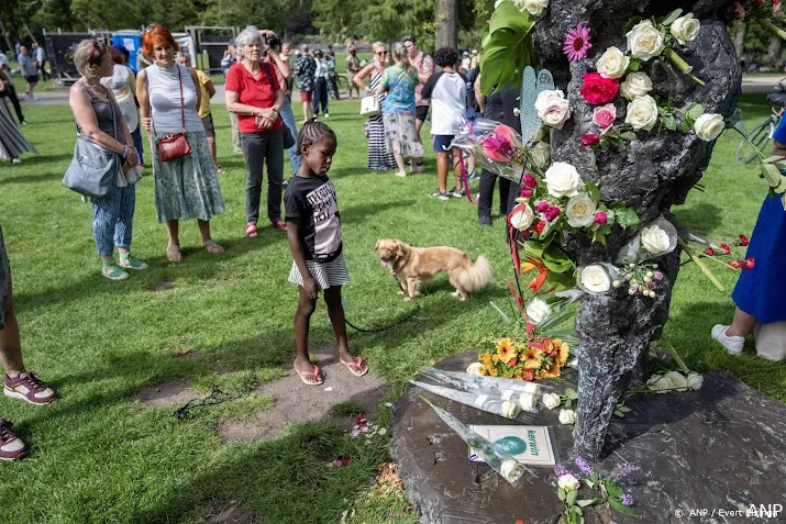 groep bijeen voor 40e herdenking racistische moord op kerwin