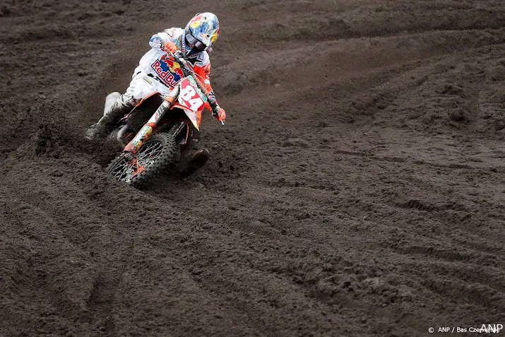 herlings de beste in openingsrace dutch masters motorcross