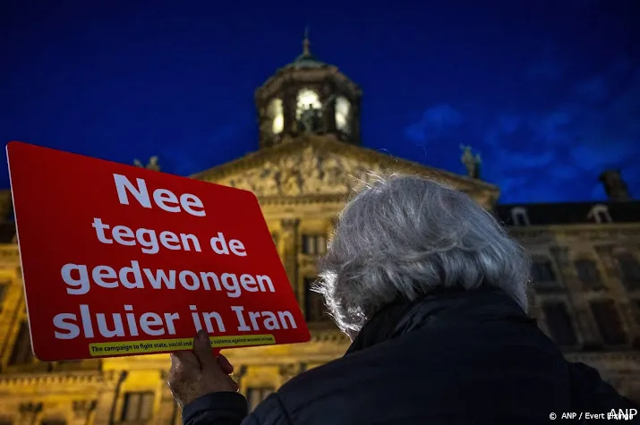 honderden mensen op de been uit solidariteit met protesten iran