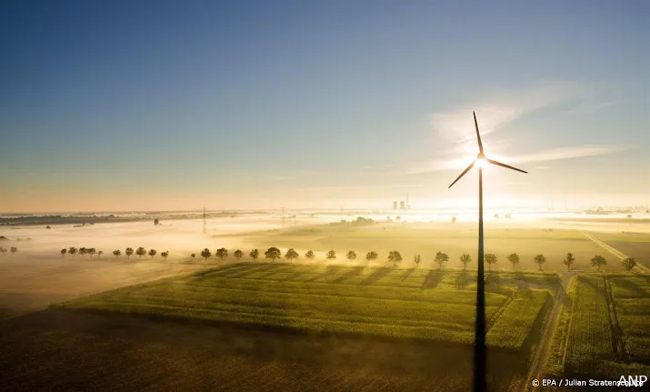 investeringen in schone energie bijna net zo hoog als in fossiel