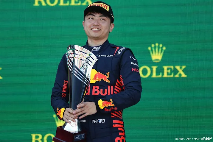 japanner iwasa in auto ricciardo bij eerste training suzuka