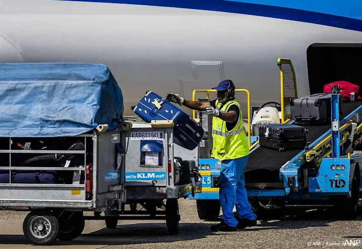 kabinet wil minder bagageafhandelbedrijven op schiphol