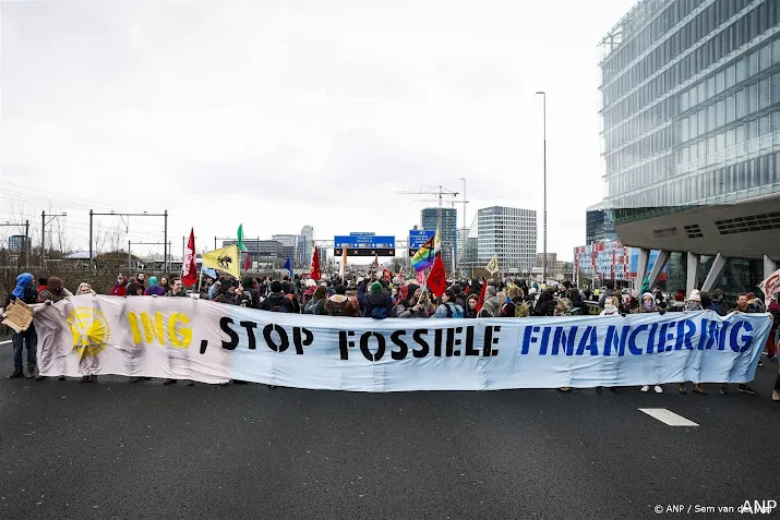 klimaatactivisten blokkeren a10 in amsterdam