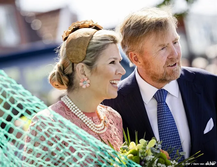 koningspaar naar frankrijk voor herdenking d day