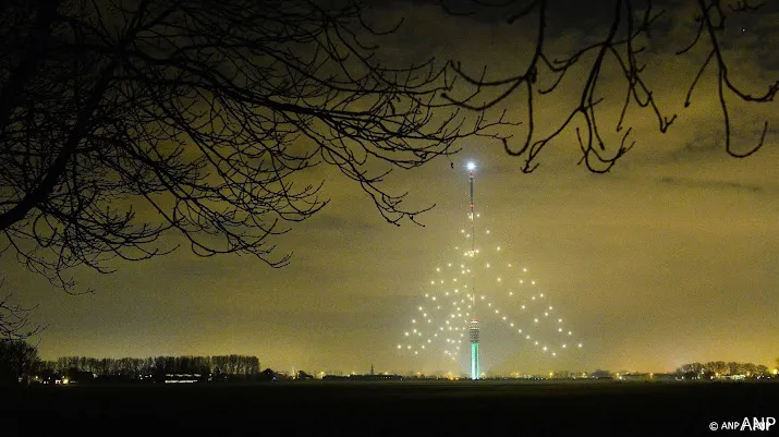 lichten grootste kerstboom van het land voor 25e keer ontstoken