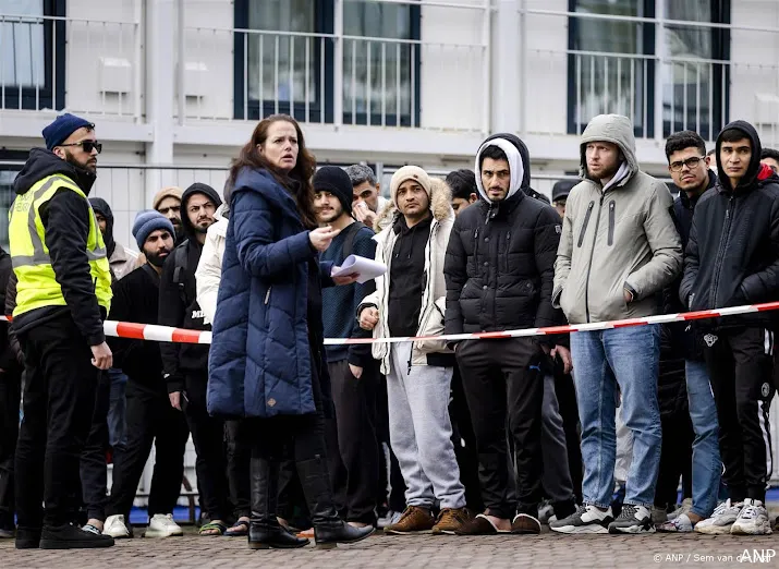 marcouch alle vluchtelingen ondergebracht op andere boot arnhem