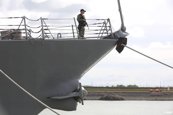 nederlands marineschip naar de perzische golf