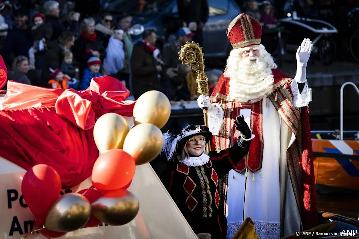 onderzoek sinterklaas en de kerstman geven goedkopere cadeautjes