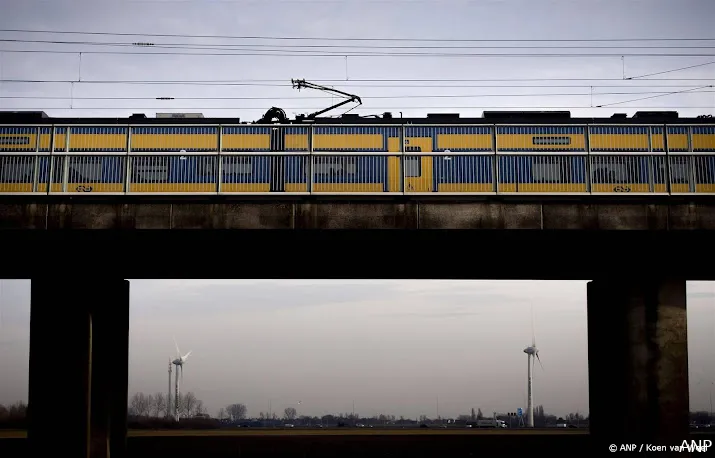 ook treinen hsl tussen amsterdam en rotterdam rijden niet om wind