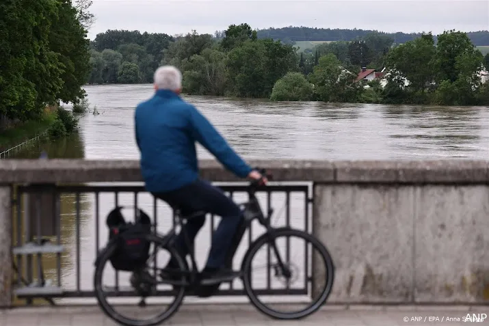 oostenrijk sluit donau af voor scheepvaart om overstromingen