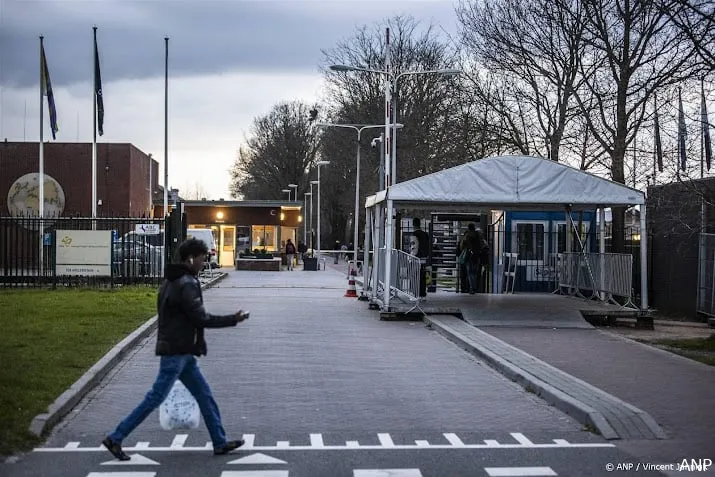 opnieuw te veel asielzoekers in aanmeldcentrum ter apel