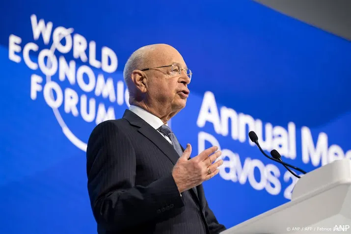 oprichter en voorzitter klaus schwab van het wef treedt af