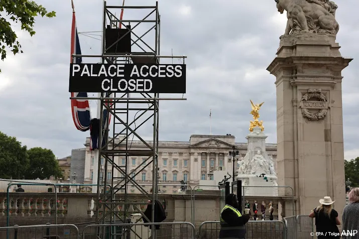 oranjes arriveren op buckingham palace