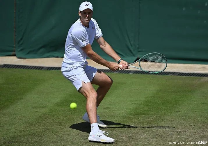 outsider hurkacz geeft op wimbledon op bij matchpoint tegen