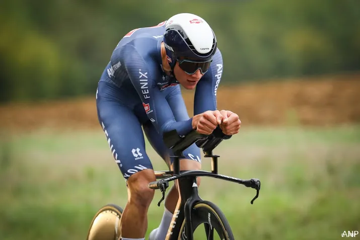 peloton met van der poel van start in luik bastenaken luik