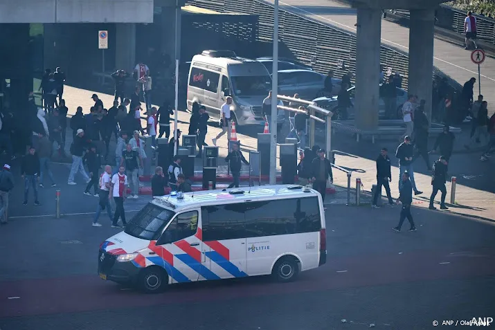 politie orde is hersteld rond johan cruijff arena