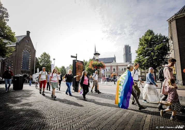 pride pelgrims aangekomen in amsterdam