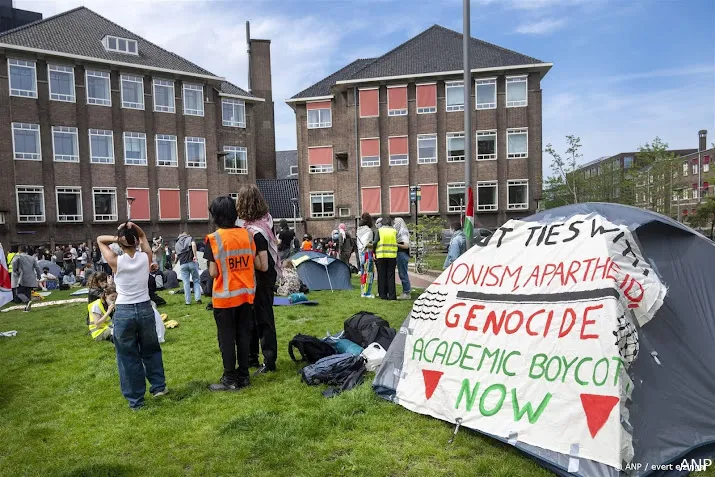 pro palestijnse demonstranten zetten tenten op bij campus uva