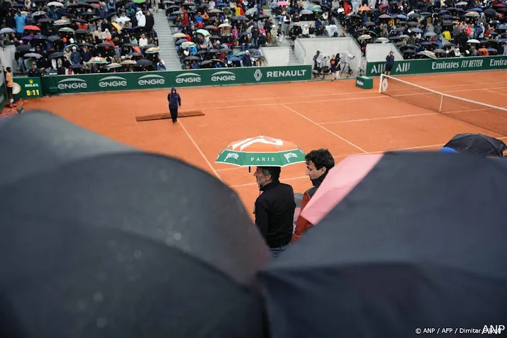 regen teistert roland garros ook op zevende dag