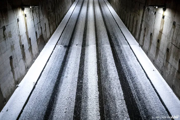 rijkswaterstaat deel a7 dicht om sneeuwduinen