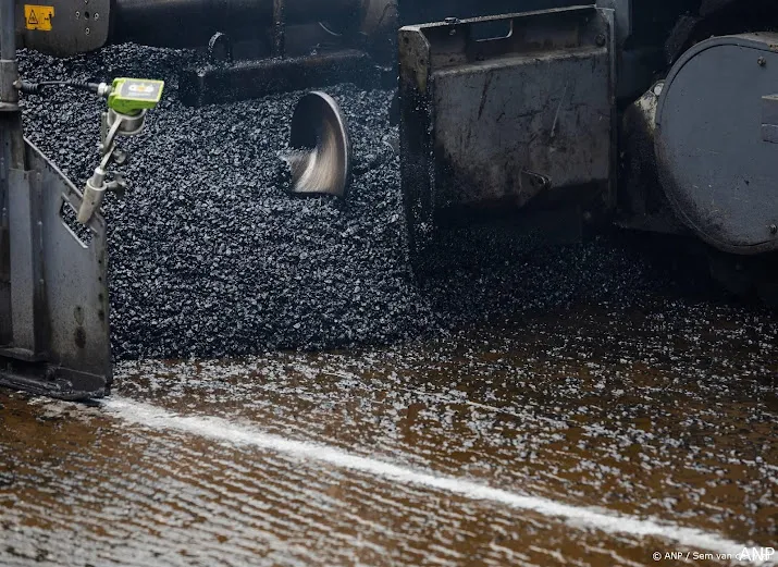 rijkswaterstaat laat bam groot onderhoud doen aan a1 en a10