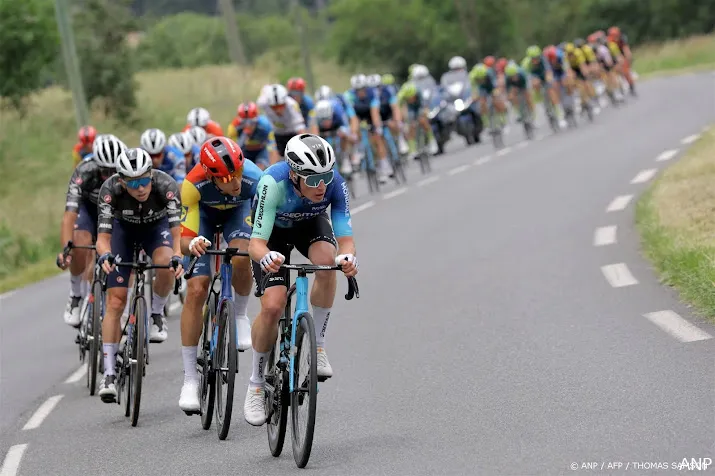 rit dauphine geneutraliseerd na massale val met leider evenepoel