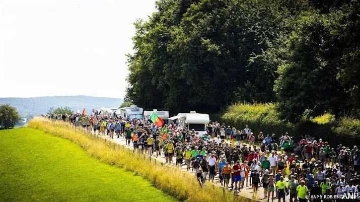 rode kruis slaat 4000 kilo ijs in voor laatste dag vierdaagse