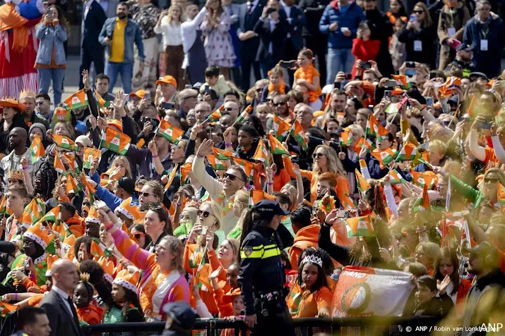 rotterdam feest nog even door na vertrek koninklijke familie