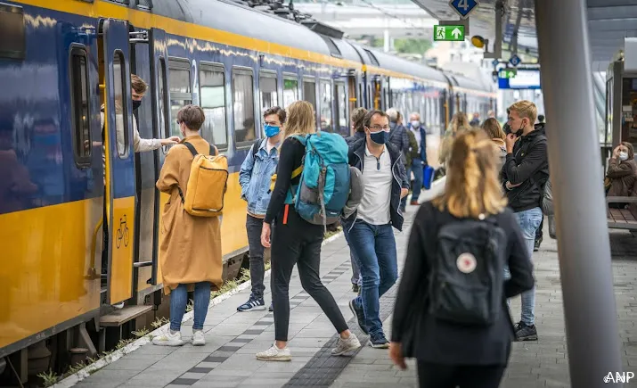 rover geef drukte in treinen door in september