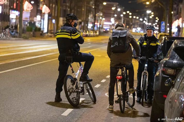 ruim honderdduizend coronaboetes uitgedeeld in jaar tijd