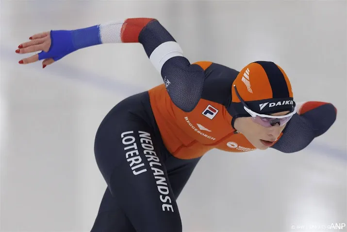 schaatsster kok komt 001 seconde tekort voor zege op 500 meter