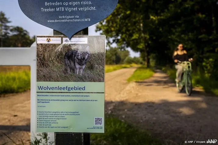 tekstkarren weggehaald bij wolvengebied leusden na vandalisme